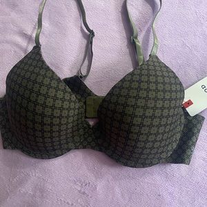 Brand New Izod smooth Demi bra size 34B
